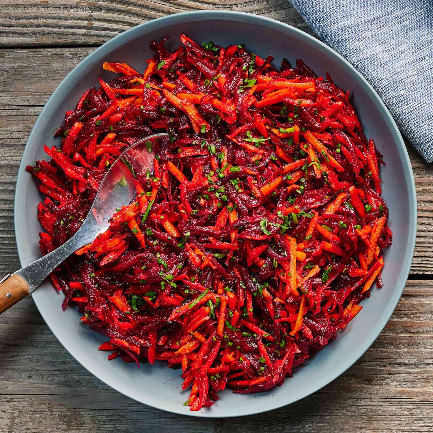 Burokėlių, morkų ir riešutų salotos: maksimalus karotenoidų kiekis ir atsparusis krakmolas